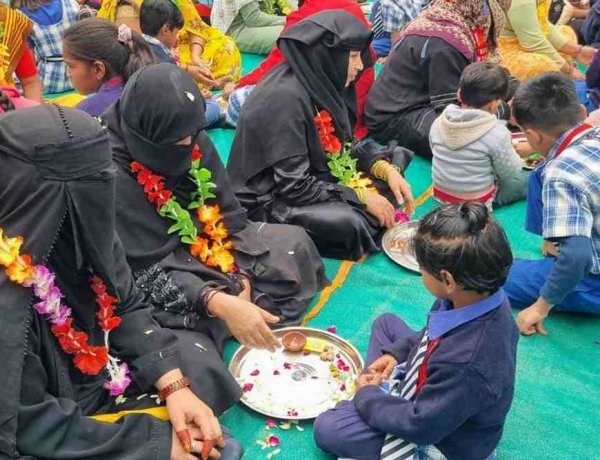 संस्कार ! सैकड़ों नन्हे हाथों ने किया माता-पिता का पूजन, मिला 'आयुष्मान भव' का आशीर्वाद, मुख्य आयोजन महाशिवरात्रि को मांगल्यय मंदिर में