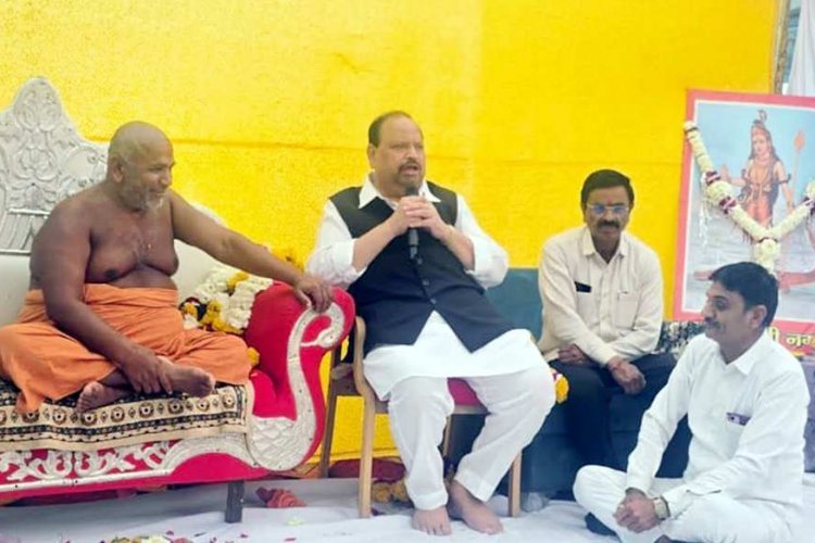 संत दर्शन ! संत श्री नर्मदानंद बापजी की तीसरी नर्मदा परिक्रमा पूरी कर बदनावर पहुंचे, कैबिनेट मंत्री चेतन्य काश्यप ने दर्शन-वंदन कर स्वागत किया