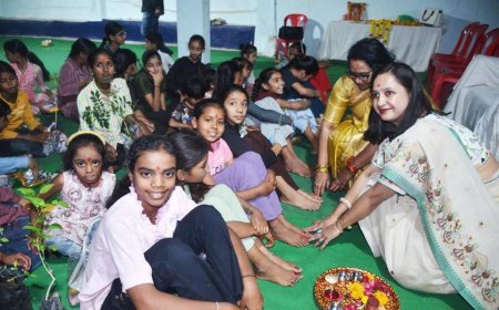 संस्कारों की शिक्षा ! महाअष्टमी पर आद्य शक्ति के साथ किया बालिकाओं का पूजन, तुलसी के पौधे भेंटकर किया सम्मान