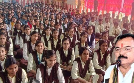 प्रवेशोत्सव : विद्यार्थियों का तिलक लगाकर विद्यालय में किया स्वागत, पाठ्य पुस्तकें और साइकिल भेंट की