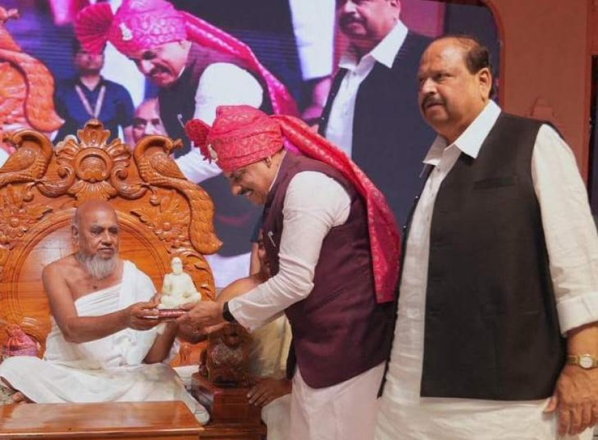 मुख्यमंत्री डॉ. मोहन यादव ने मोहन खेड़ा तीर्थ में आचार्य श्रीमद विजय नित्य सेन सूरीश्वर जी से लिया आशीर्वाद,