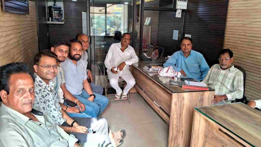 पेट्रोल-डीजल की लगातार बढ़ती कीमतों पर भड़के ट्रांसपोर्टर, रतलाम में ऑपरेटर एसोसिएशन ने उठाई ईंधन कोटा बढ़ाने की मांग