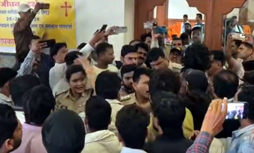 ईसाई समाज के सम्मेलन में हंगामा, विहिप-बजरंग दल ने लगाया धर्मांतरण का आरोप, पुलिस ने संभाला मोर्चा