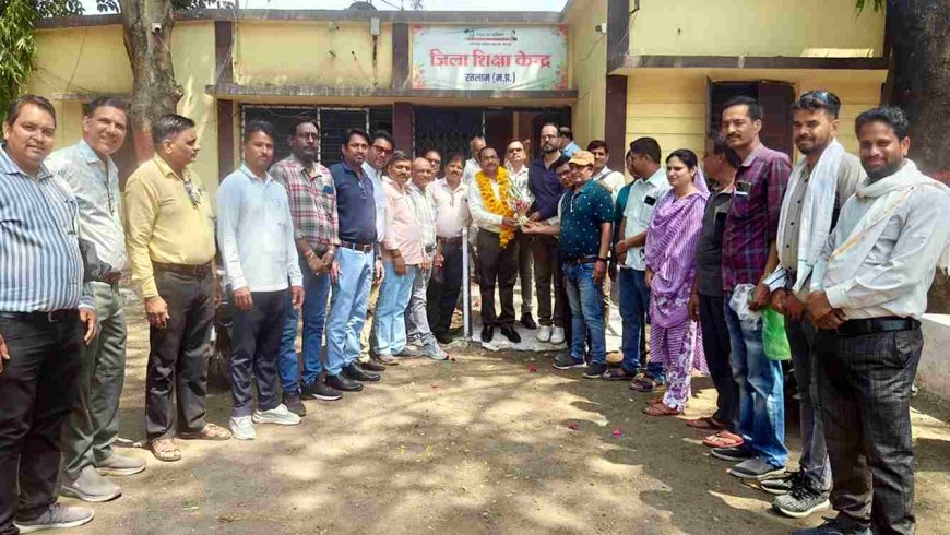 “मैं अधिकारी नहीं, आपका साथी हूं” -पदभार ग्रहण करने के बाद बोले नए DPC अखिलेश राजपूत, आजाद अध्यापक शिक्षक संघ ने किया स्वागत