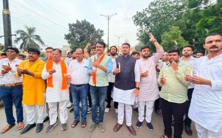 वंदे मातरम् के अपमान के विरोध में भाजयुमो ने निकाला कैंडल मार्च, कांग्रेस नेताओं पर जानबूझ कर अनादर करने का लगाया आरोप