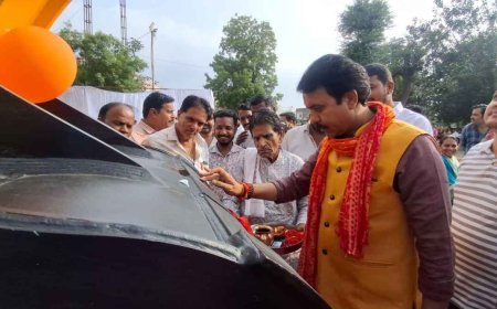 नगर निगम के संसाधनों में शामिल हुई एक पोकलेन और दो जेसीबी, महापौर प्रहलाद पटेल ने पूजन कर लोकार्पण किया