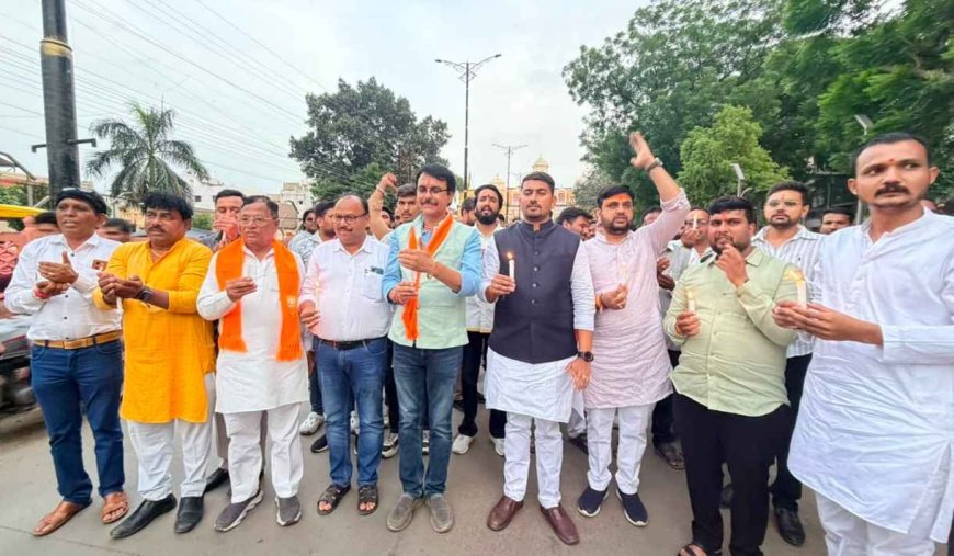 वंदे मातरम् के अपमान के विरोध में भाजयुमो ने निकाला कैंडल मार्च, कांग्रेस नेताओं पर जानबूझ कर अनादर करने का लगाया आरोप