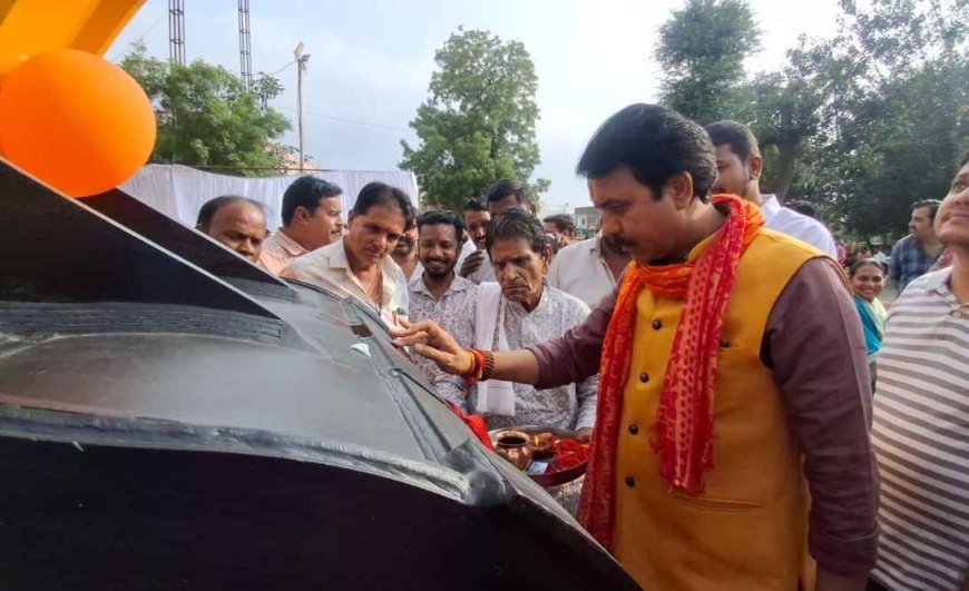 नगर निगम के संसाधनों में शामिल हुई एक पोकलेन और दो जेसीबी, महापौर प्रहलाद पटेल ने पूजन कर लोकार्पण किया