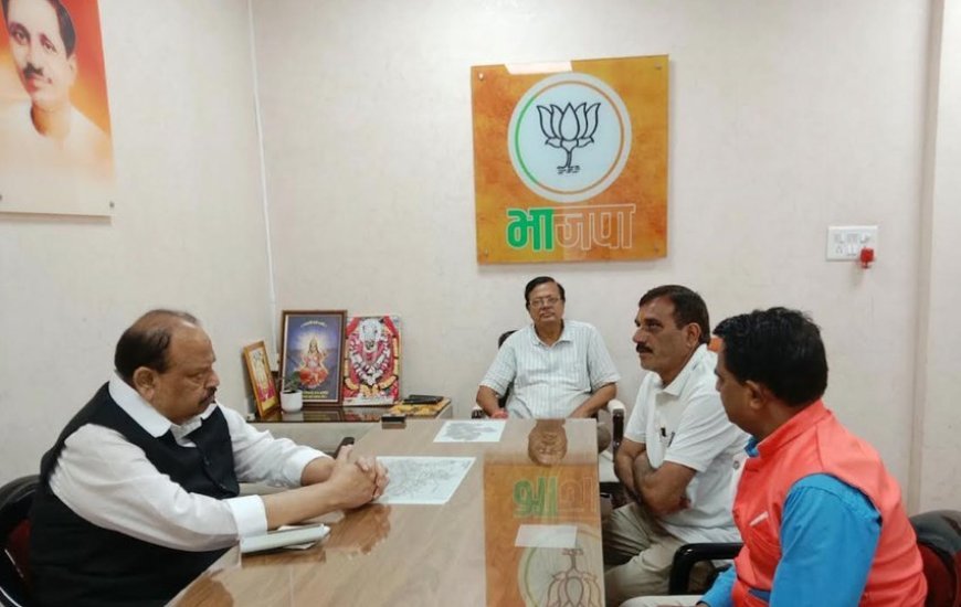 कैबिनेट मंत्री चेतन्य काश्यप ने भाजपा प्रदेश कार्यालय में सुनीं कार्यकर्ताओं की समस्याएं, त्वरित निराकरण के लिए अधिकारियों को दिए निर्देश