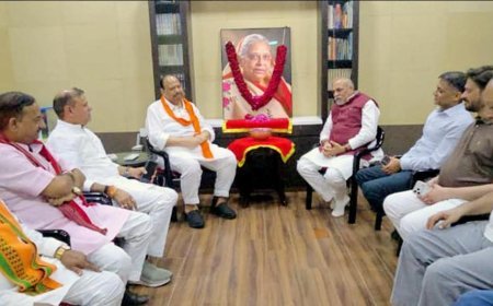 मंत्री चेतन्य काश्यप की माता तेजकुंवर बाई को श्रद्धांजलि देने पहुंच रहे जनप्रतिनिधि, संत और गणमान्यजन, प्रधानमंत्री नरेंद्र मोदी सहित कई प्रमुख हस्तियों ने शोक संदेश भेजकर व्यक्त की संवेदना
